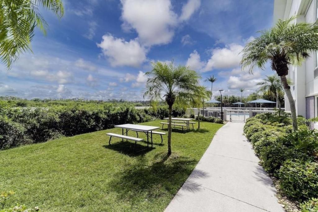 Holiday Inn Express Hotel & Suites Port Charlotte Luaran gambar